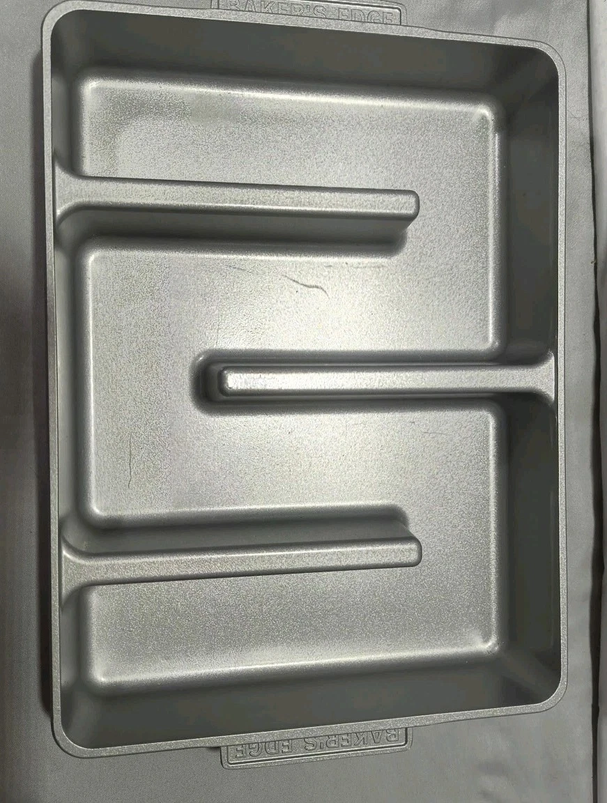 Baker's Edge Nonstick "All Edges" Brownie Cake Pan HEAVY Cast Aluminum USA
Opens in a new window or