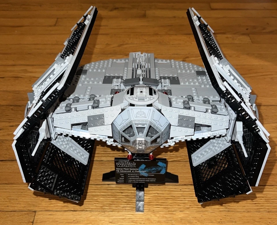 LEGO Ultimate Collector Series: TIE Advanced 10175 100% complete w/instructions - Image 3 of 4