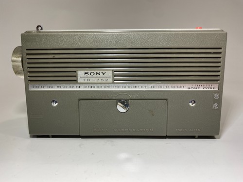 Vintage Sony Seven Transistor Portable Radio Model TR-752 Partially Tested - Picture 8 of 10
