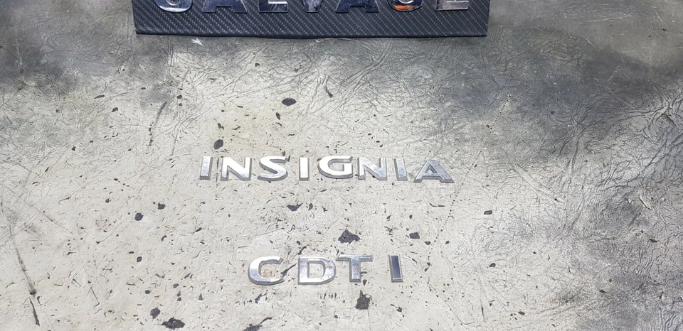 VAUXHALL INSIGNIA 2010 5DR ESTATE REAR TAILGATE LETTERS BADGE EMBLEM  - Image 2 of 3