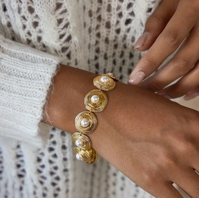 Gold Inlaid Pearl Bracelet 18K Gold Plated Stainless Steel High Gloss Pearl New
