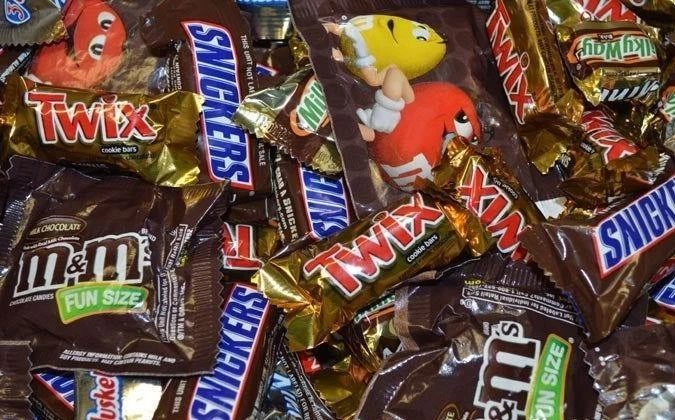 Halloween MARTE Variedad Pack Divertido Tamaño Caramelo Chocolate a Granel (2 Libras) Foto 2 de 4