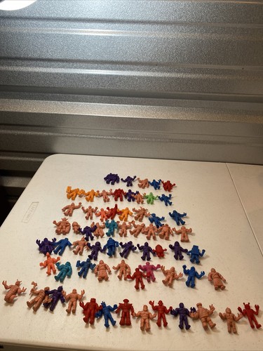 Vintage LOT of 64 M.U.S.C.L.E. Muscle Men Mattel Toy Action Figures