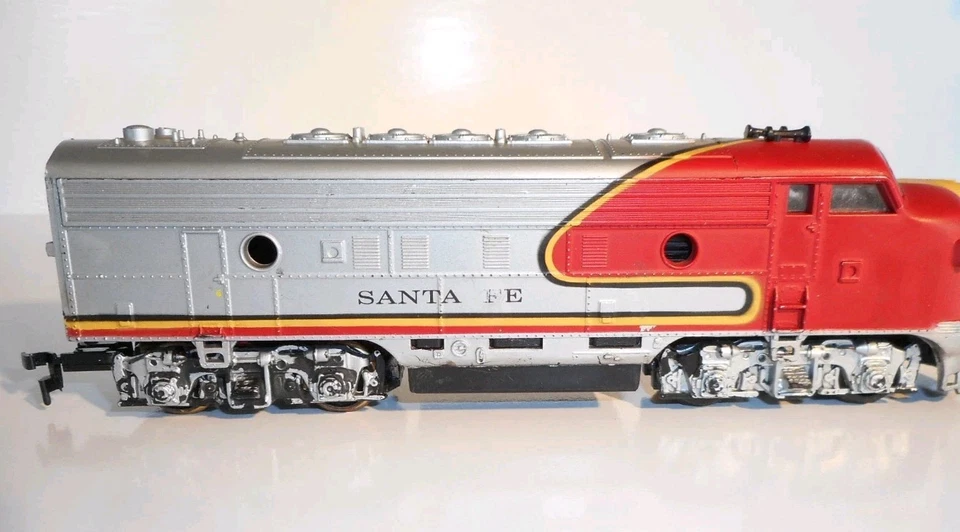 Lifelike Santa Fe Bo-Bo Diesel Loco. Good motor, headlight. Minor decal wear.HO - Image 3 of 4
