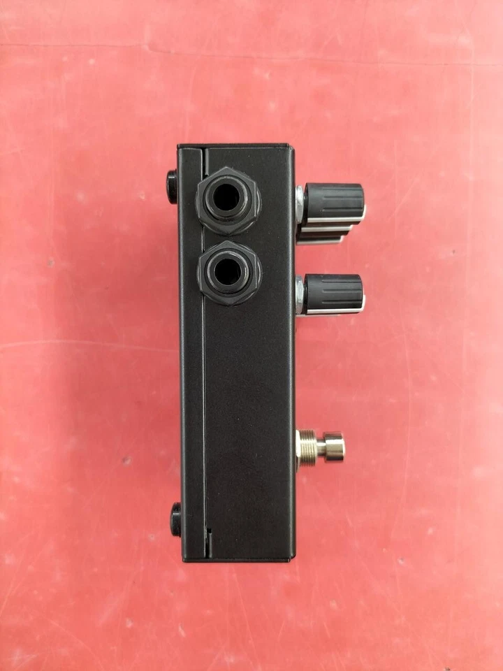 AMT ELECTRONICS B1 Guitar Amp Simulator Pedal Good - Image 4 of 4