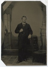 WELL-DRESSED MAN W/ GREAT SUIT, TINTYPE STUDIO PORTRAIT 6TH PLATE