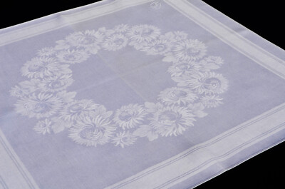 2 uralte Servietten oder Mitteldecke 60 x 60 cm Mono GD mit einem Blumenkranz