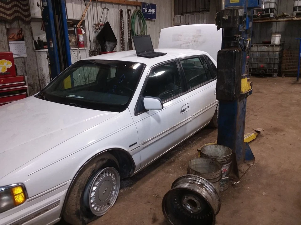 Passenger Corner/Park Light Side Marker Fits 88-94 LINCOLN CONTINENTAL 2079393 - Image 2 of 4