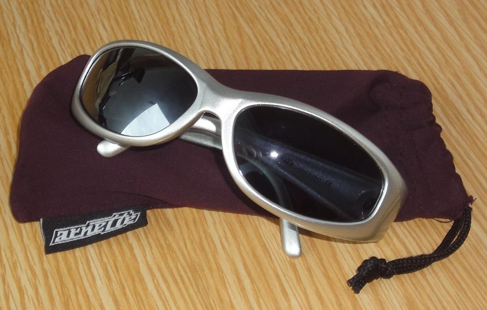 Arnette Catfish 222-0909 plateado todo brillante con lente gris espejo 62 mm - n.º como nuevo de colección Foto 3 de 4