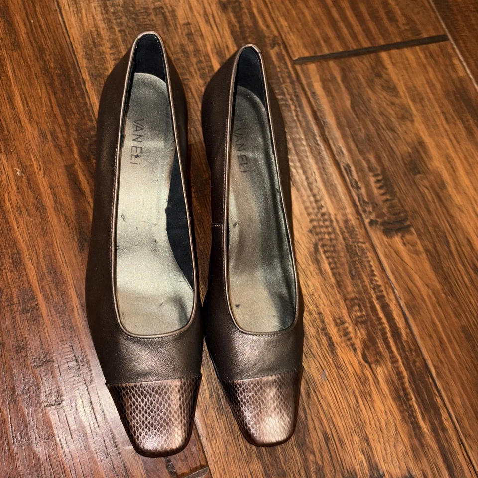 Туфли-лодочки Van Eli Vaneli с закрытым носком 10 М металлик носок и каблук с тиснением под крокодила - Изображение 2 из 4