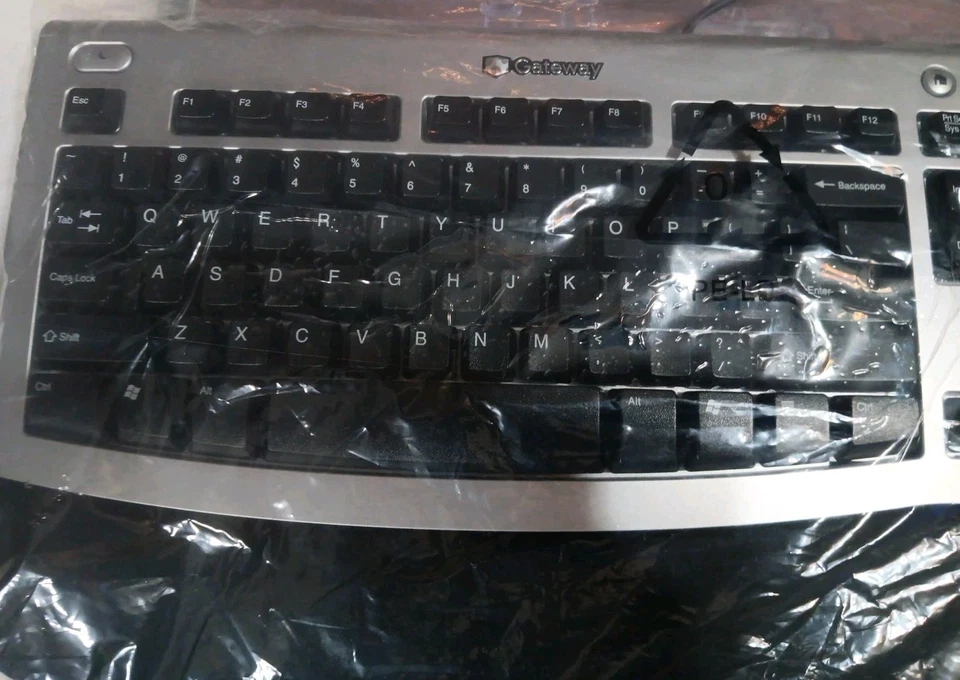 Gateway Full Size PS2 / Wired Keyboard  KB-0532 - Brand New - Image 2 of 4