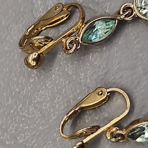 Napier Earrings Vtg Leaf Swirl Green Rhinestone Gold Tone Dangle 1.75" - Picture 5 of 11