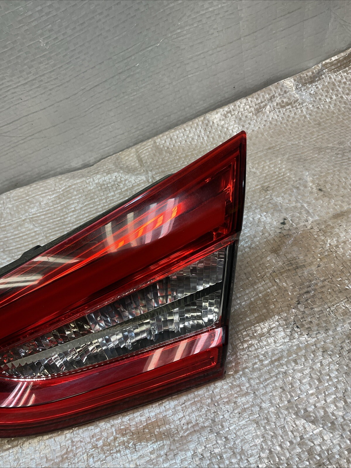 2013 - 2016 MASERATI QUATTROPORTE REAR RIGHT INNER TAILLIGHT OEM 670009228
