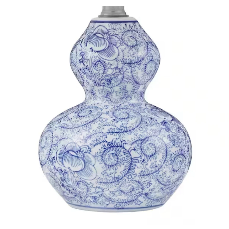 Juego de 2 lámparas de mesa de cerámica floral azul Hampton Bay con cortinas blancas NUEVAS Foto 4 de 4