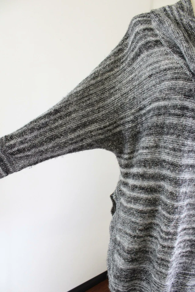 Suéter túnica cuello capucha teñido espacial gris Field Flower Anthropologie talla S Foto 3 de 4