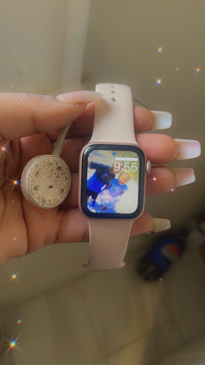 Apple watch 5 40mm rose gold Gps モデル Amazon.com: Apple Watch SE (GPS, 40mm) - Gold Aluminum Case
