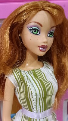 2004 My Scene Shopping Spree Kenzie Mall Must Haves Barbie Doll Rare good cond