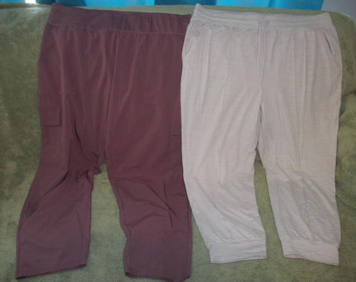 USED LOT OF 29 WOMEN'S CLOTHES TOPS PANTS SWEATERS SIZE XL IN GREAT CONDITION - Picture 14 of 16