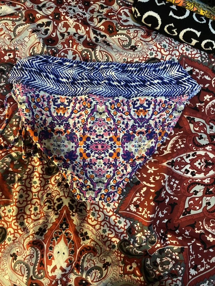 Parte inferior de bikini estampada azul y blanco Athleta talla M Foto 3 de 4