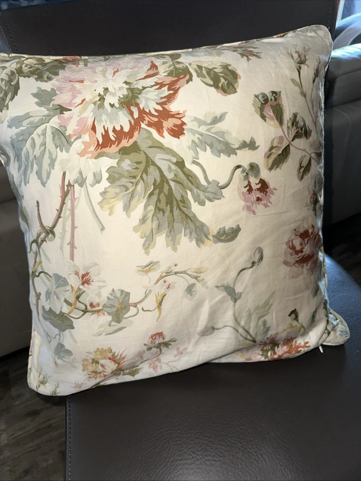 ALMOHADA DE PLUMÓN DE SATÉN LAUREN RALPH LAUREN DE COLECCIÓN Wentworth Jardín Floral Rosas Encantadora Foto 2 de 4