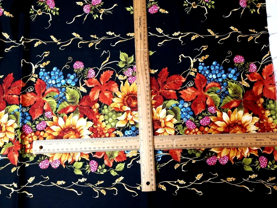 1 1/4 jarda Michael Miller Tecidos 'Bouquet de Outono' #DC8162 Preto com Floral e Frutas - Imagem 4 de 4