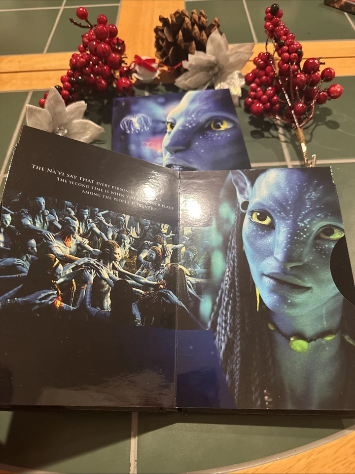 Avatar James Cameron's 3-Disc Extended Blu-ray DVD Boxed Set - Image 4 of 4