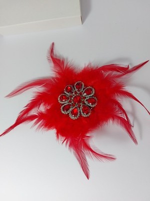 Brosche mit Perlenstickerei, Strass und Federn, rote Brosche