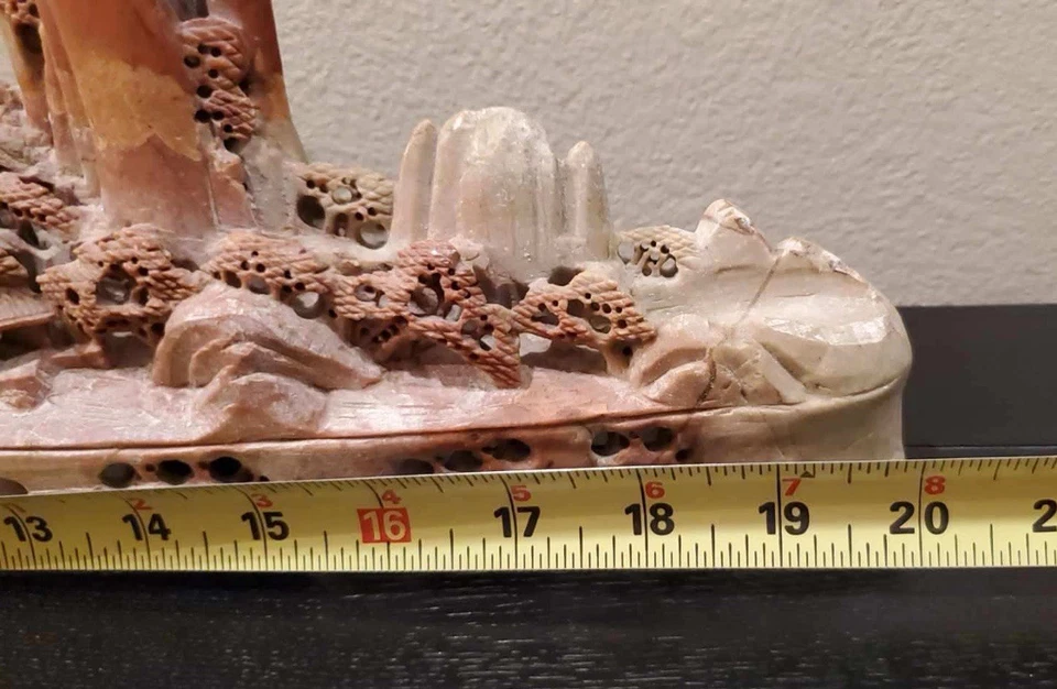 Talla de paisaje de piedra de jabón asiática grande antigua Foto 3 de 4