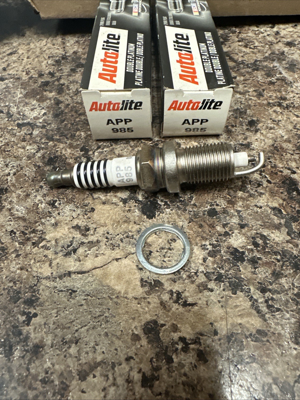 2 Autolite APP985 Dbl Platinum Spark Plugs 92-06 CHRYS  DODGE Tap Desc.