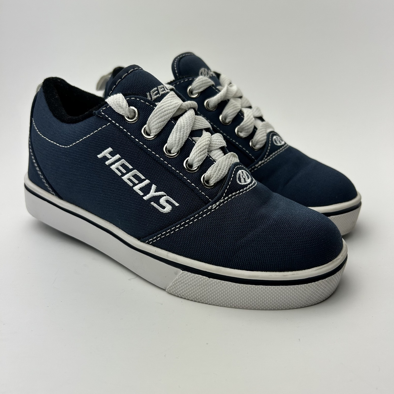 Heelys Pro 20 Shoes Youth Size 2 Navy White Roller Sneakers Wheels Complete Set