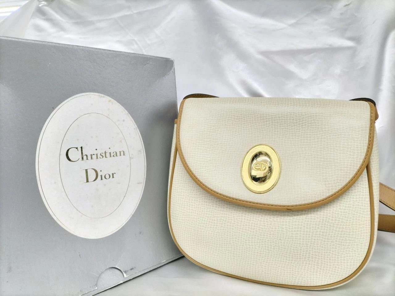 Authentique sac à bandoulière Christian Dior Hardware cuir sacoche blanc beige