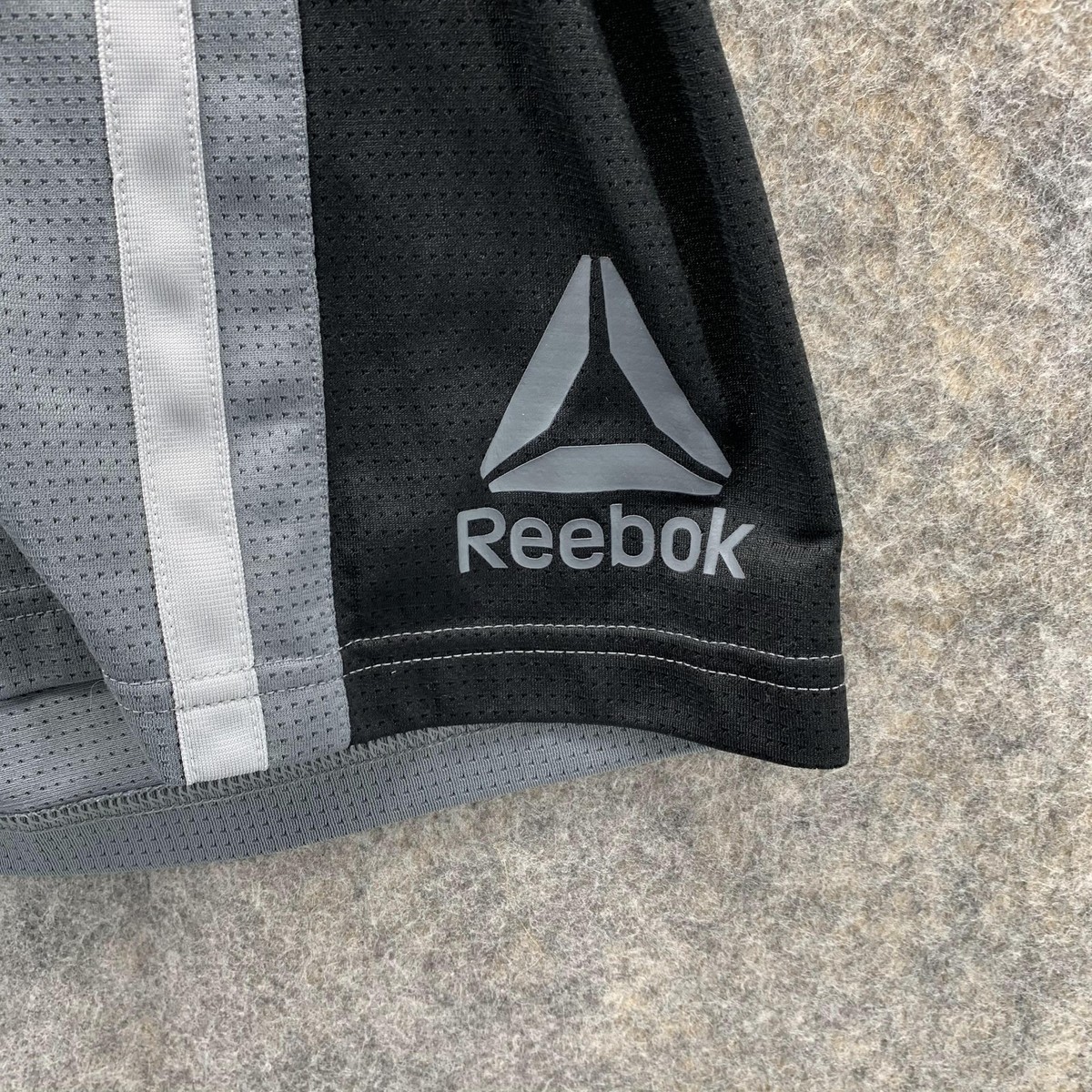 Reebok Shorts Men Medium Logo Grey Outdoors Athletic Basketball