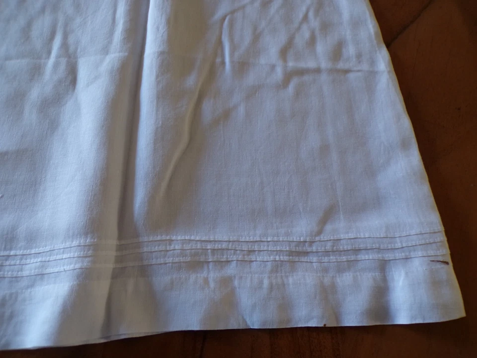 Linge ancien Robe Nuisette ancienne en linon blanc avec broderies A FINIR - Photo 2/4