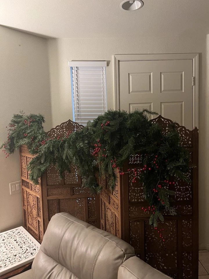 Guirnalda Iluminada Decoración de Navidad Verde 90 pulgadas Largo Rama Luces Cálidas Bayas Foto 2 de 4