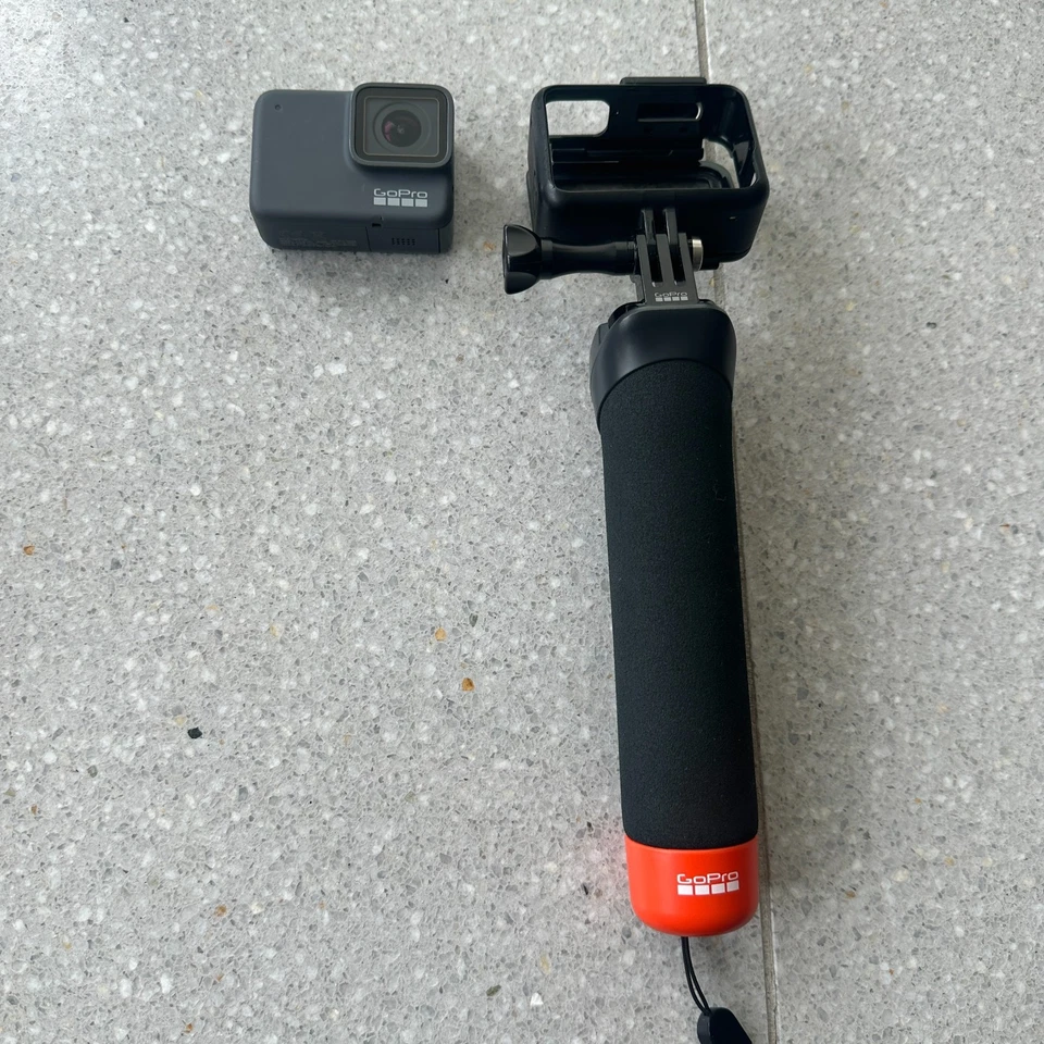 GoPro HERO7 4k Action Camera - Black with Gopro Handler Floating grip mount - Image 3 of 4