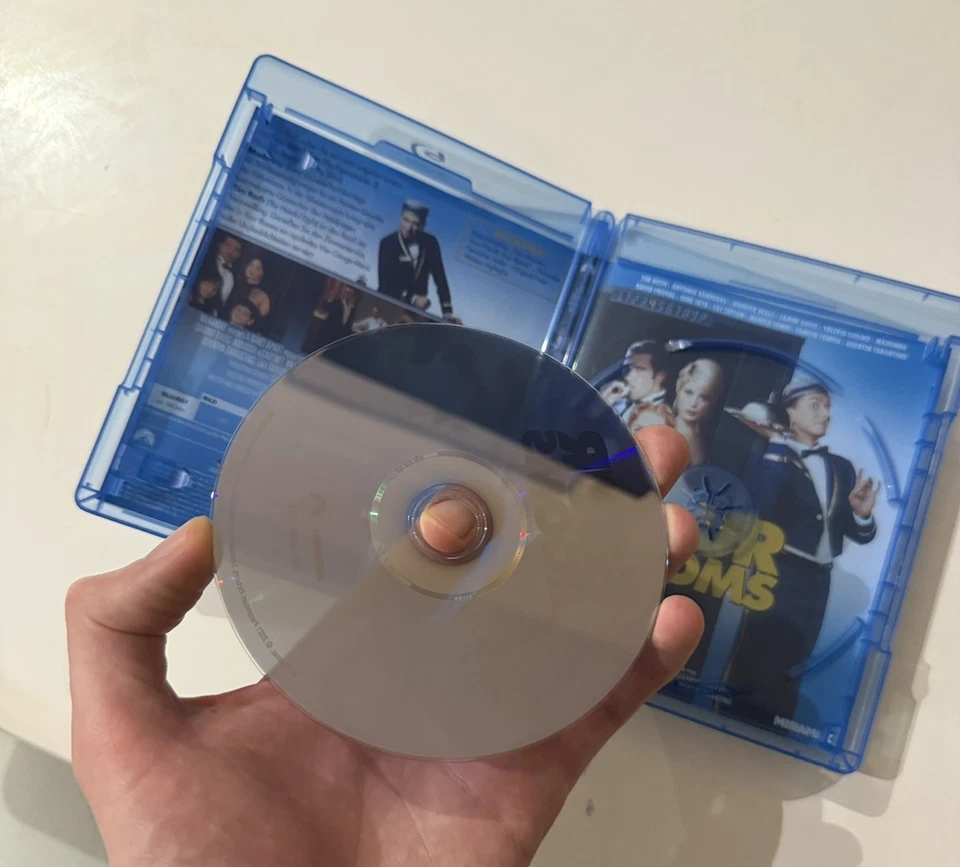 Four Rooms (Blu-ray) NEVER PLAYED, Quentin Tarantino - Image 3 of 4