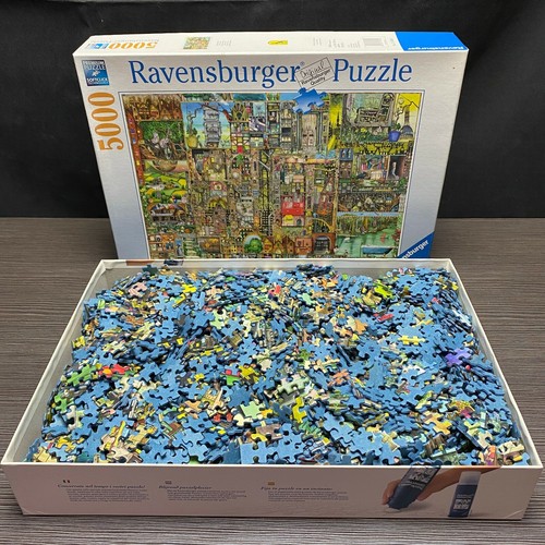 Used Ravensburger Colin Thompson: Bizarre Town 5000 Piece Jigsaw Puzzle 60 x 40 - Picture 10 of 11