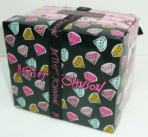 Betsey Johnson Cozy Socks 3 Pack Fuzzy Christmas Novelty Gift Love Diamond Women - 第 3/4 張圖片