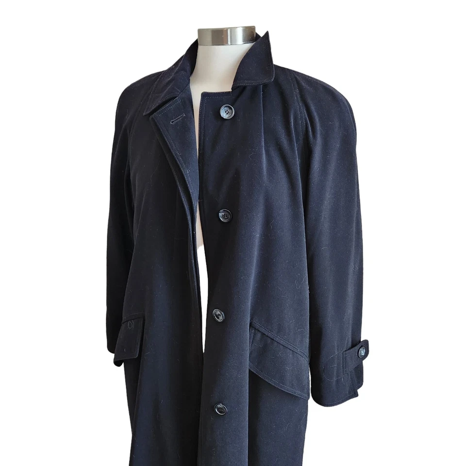 Gabardina para mujer Regent Park larga talla 6P negra manga larga botón delantero Foto 2 de 4