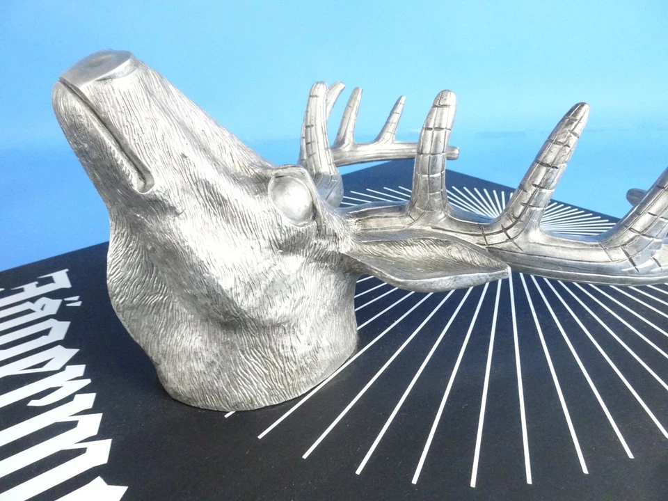 JAGERMEISTER SIGNO CIERVO 10 PUNTEROS BUCK PELTRE PESADO 24"X18" Foto 3 de 4