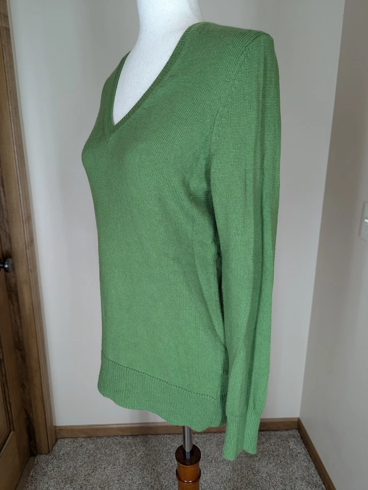 Gap Luxe Angora Women's Green V-Neck Pullover Sweater Size Medium - Image 2 of 4
