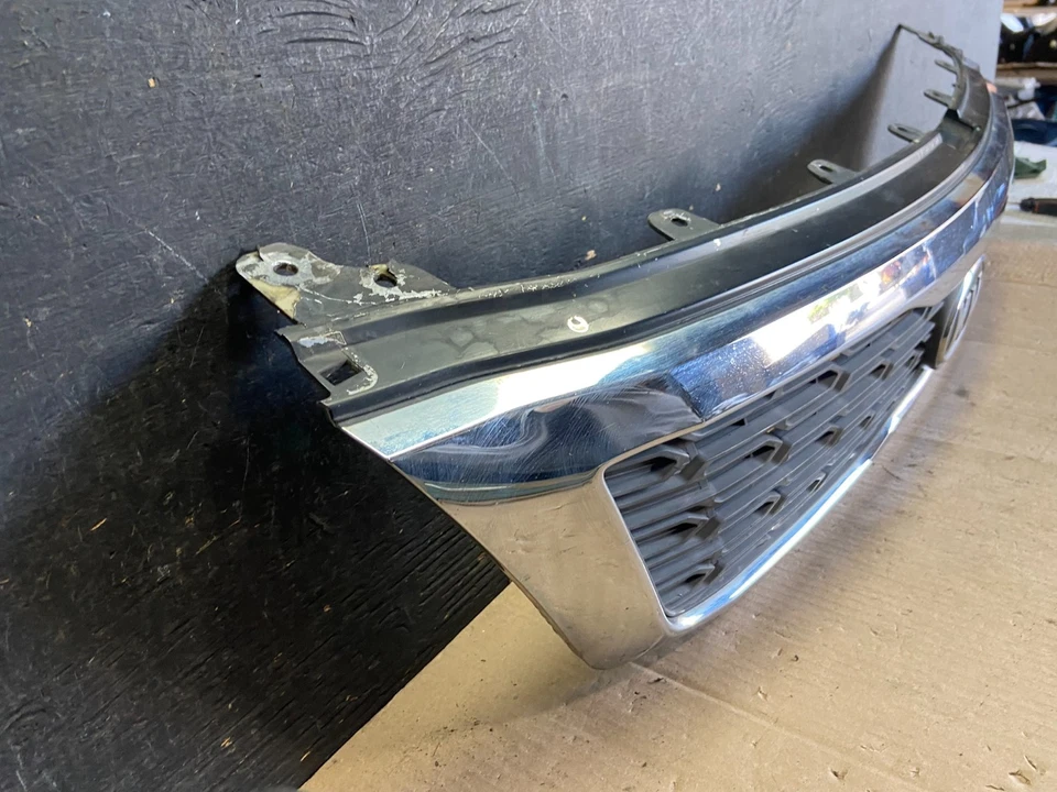 Parrilla superior delantera Kia Sedona 2011 a 2012 OEM Q5685 DG Foto 3 de 4