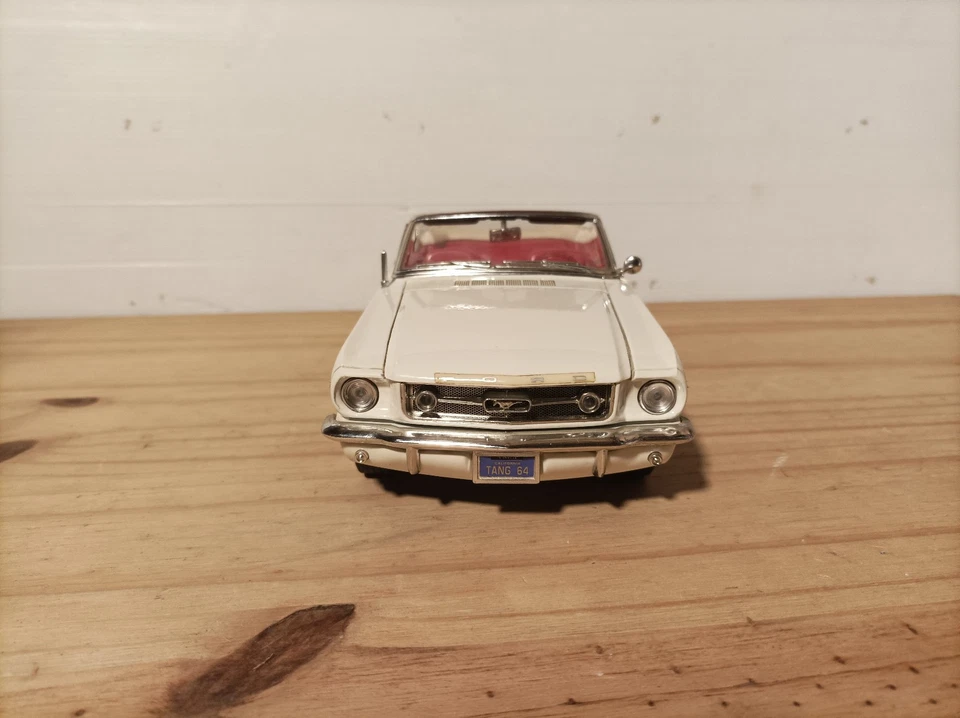 1/18 FORD MUSTANG CONVERTIBLE 1965 MIRA / SOLIDO - Photo 2/4