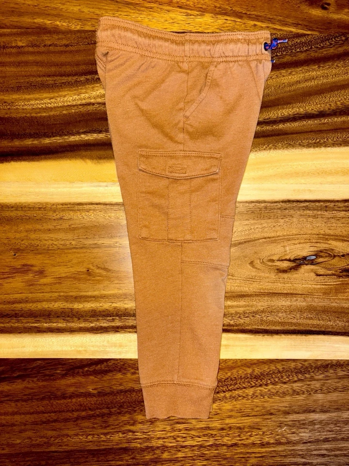 Pantalones deportivos Carter’s Carter’s cargo tostados con cintura elástica talla 5T Foto 3 de 4