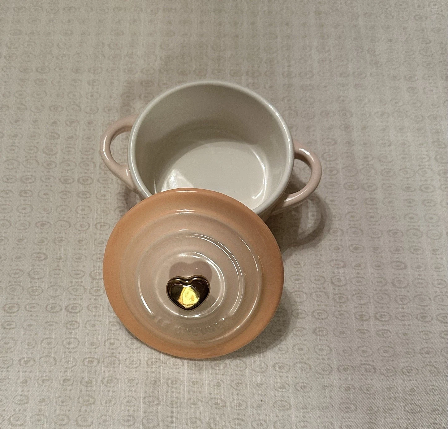BNIB Le Creuset Peche Pink/Orange with Gold Knob Mini Heart Cocotte