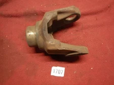 INTERNATIONAL NAVISTAR SPICER DANA PTO 1610 SER YOKE 374808C1 429629R2 5-4-4551