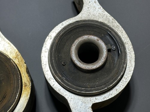 06-13 IS250 IS350 OEM front lower control arm suspension mount bushing brackets - Picture 8 of 12