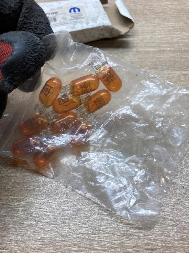 l000wy5w 46536 other interior light chrysler 300m - Image 4 of 4