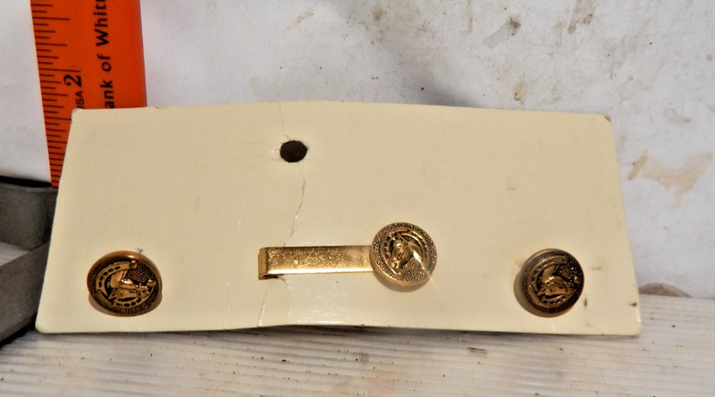 Gold-Tone cuff studs & tie clip - Horse head & horseshoe decoration