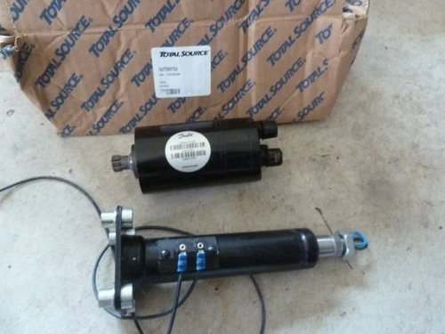 Danfoss Steering Orbital Valve 150L0051 with steering Column